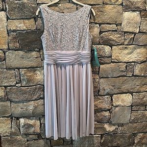 Jessica Howard Evenings Dress Size 10 Soft Gray Color NWT
